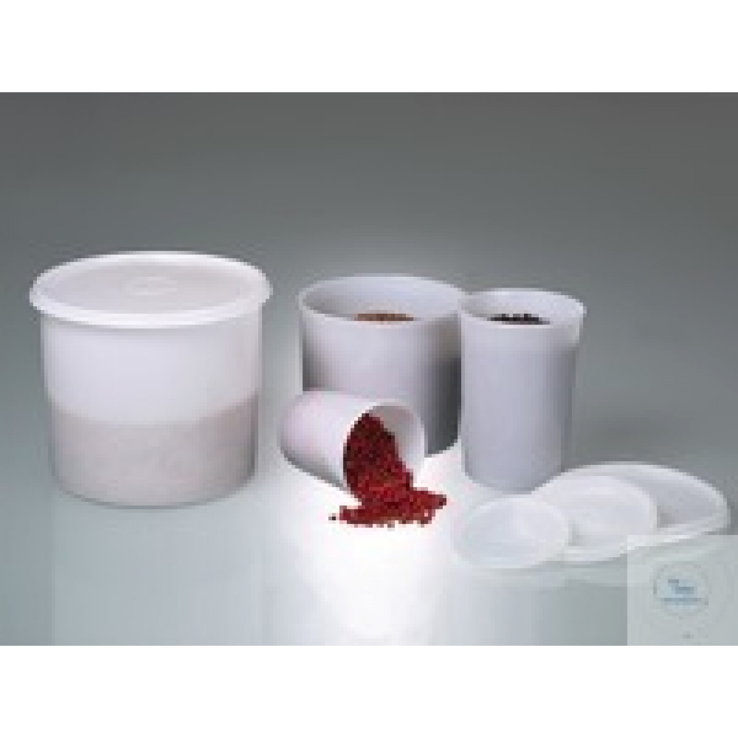 Çok amaçlı kutu 500 ml, yuvarlak, PE 118/136x110 mm, yarı saydam, vidalı kapaklı...